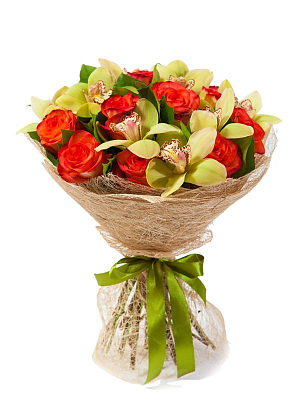 Букет из зеленых орхидей и оранжевых роз
